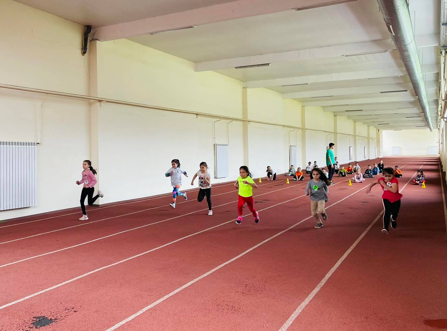  Младите лекоатлети във Враца 